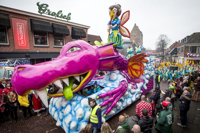Reciteren Vies hek Grote Losserse Carnavalsoptocht - 18 feb 2023 - Eropuit Twente